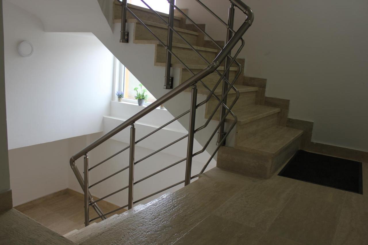 Apartments Kapisoda Τσέτινιε Εξωτερικό φωτογραφία