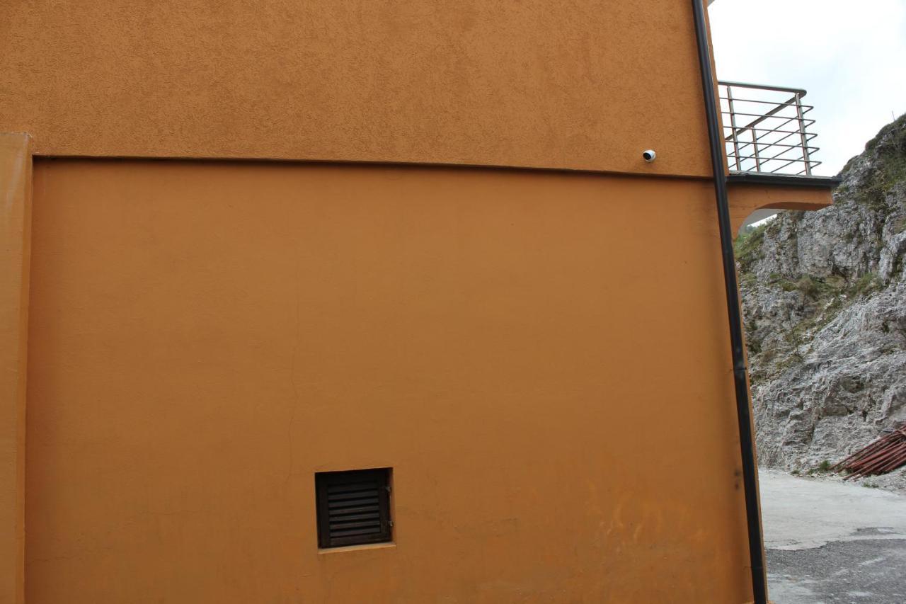 Apartments Kapisoda Τσέτινιε Εξωτερικό φωτογραφία